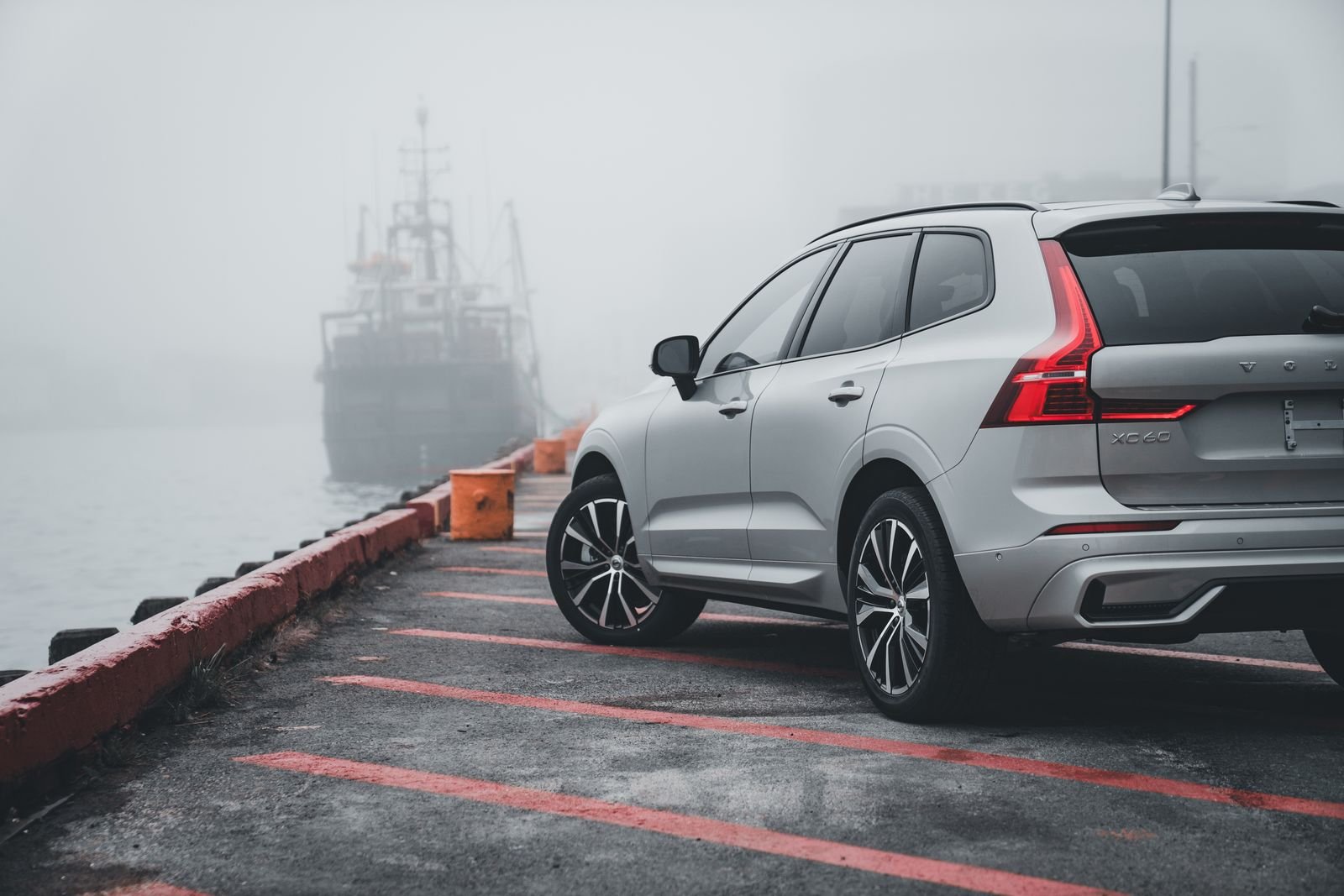 Volvo XC60 e XC90 ganham bateria muito maior e rodam até 200 km em modo elétrico — veículo exterior: volvo xc60