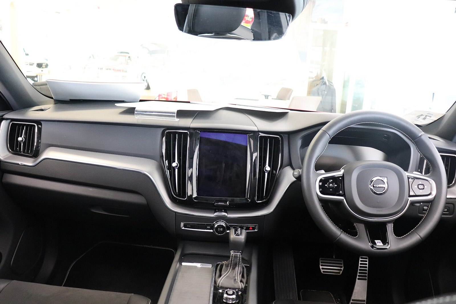 Volvo XC60 e XC90 ganham bateria muito maior e rodam até 200 km em modo elétrico — veículo interior: volvo xc60