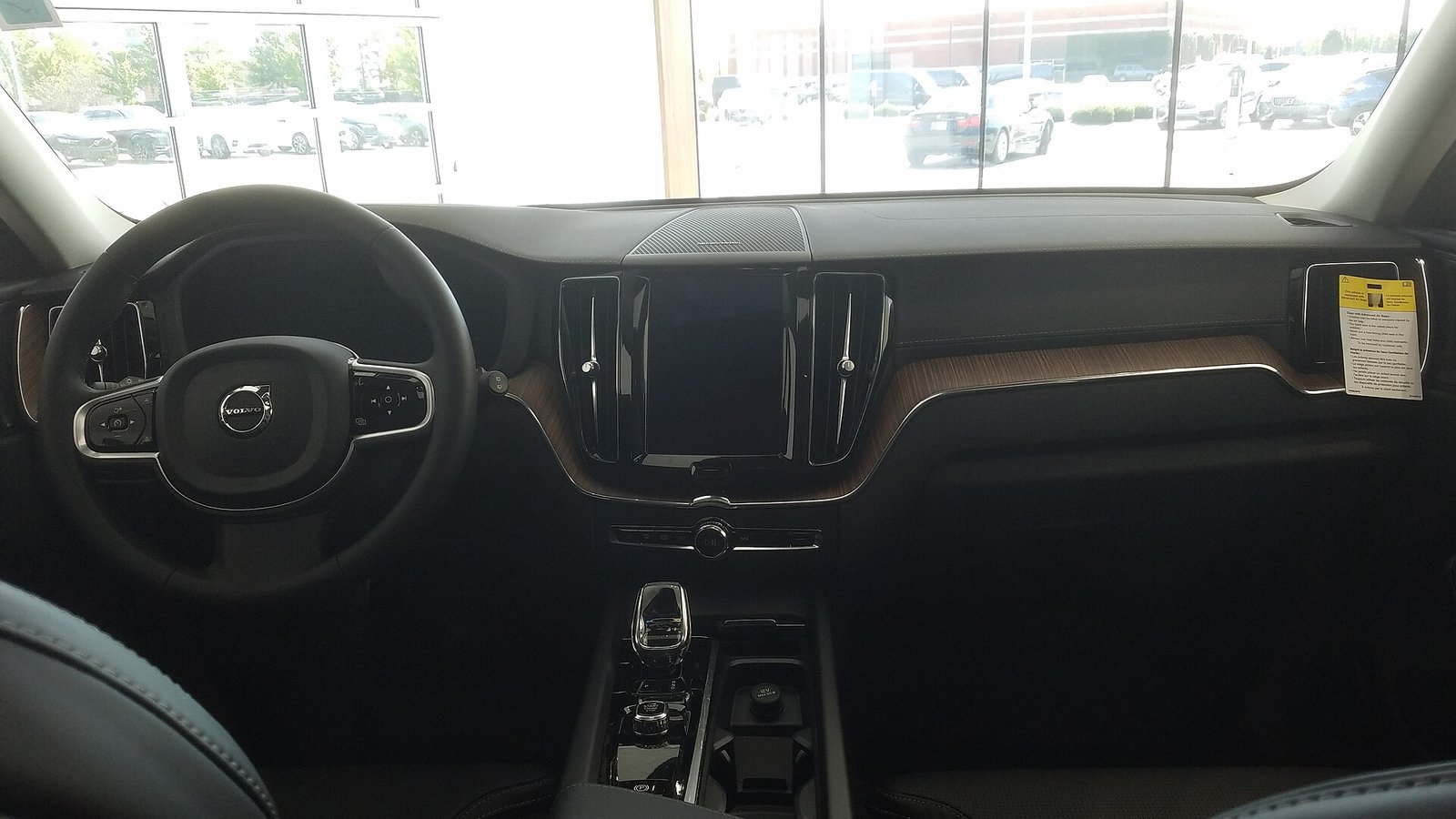 Volvo XC60 e XC90 ganham bateria muito maior e rodam até 200 km em modo elétrico — veículo interior: volvo xc60