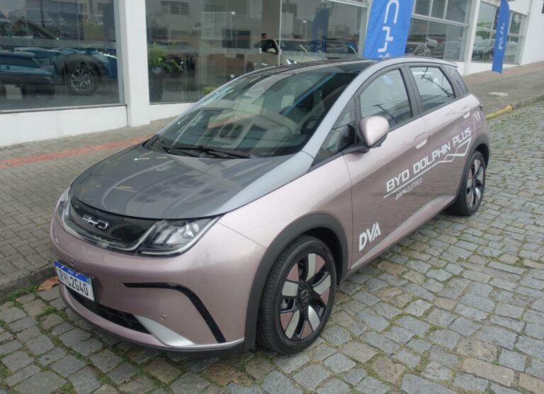 BYD Dolphin vendido no mercado global e chamado Dolphin Plus no Brasil