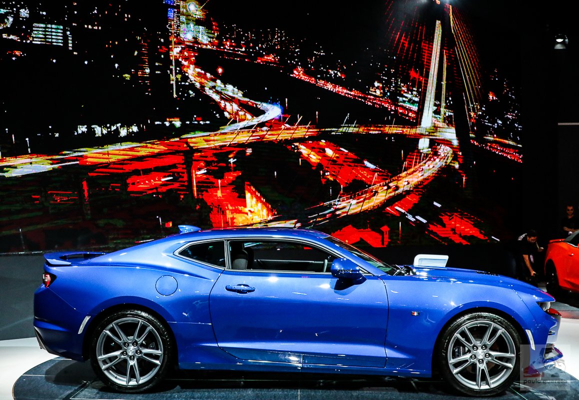 Chevrolet Camaro SS de sexta geração fotografado no Salão do Automóvel de São Paulo