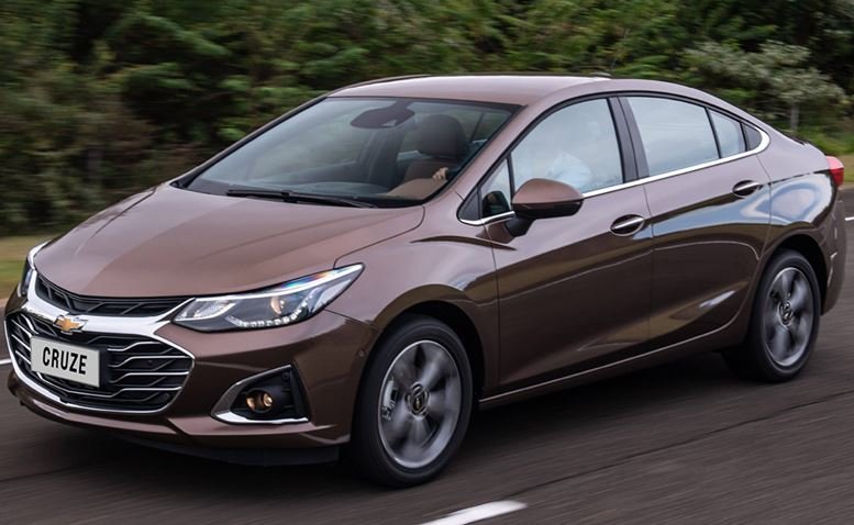 Chevrolet Cruze 2022 sedã em movimento