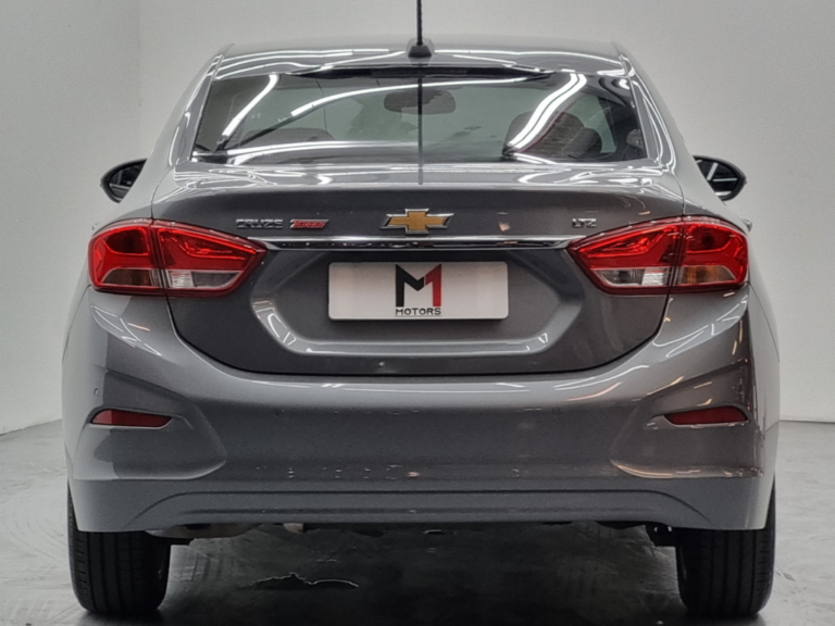 Traseira do Chevrolet Cruze LTZ 2022 vendido no Brasil