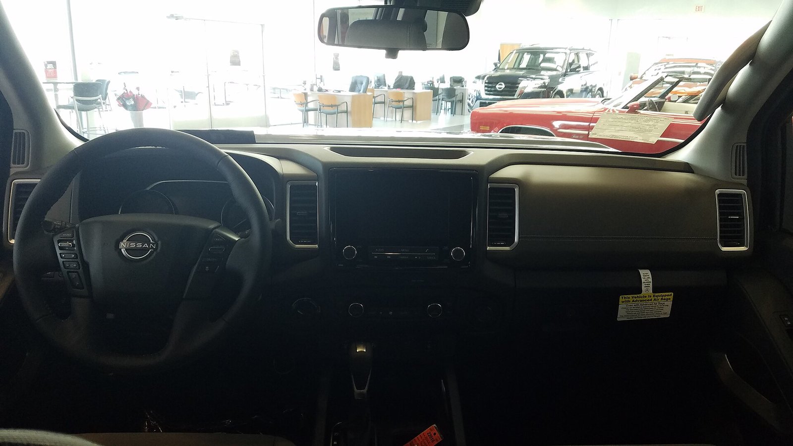 Nissan Frontier 2028: como pode ser a reestilização, motorização e as duas Fronteiras que a marca quer vender no Brasil — veículo interior: nissan frontier