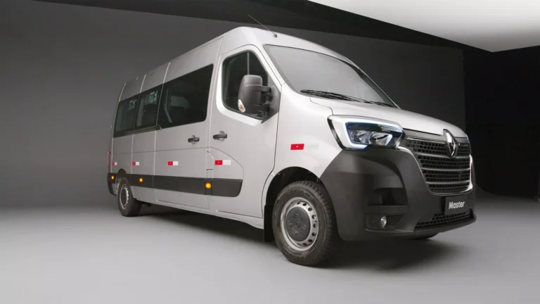 Traseira do Renault Master 2020 em artigo sobre engate